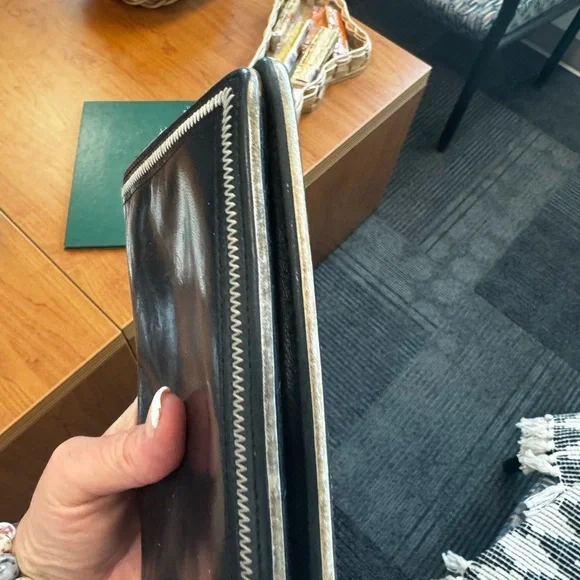 CHANEL Black Leather Wallet - Picture 5 of 10